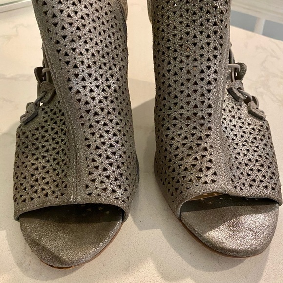 Vince Camuto wedges - Picture 2 of 9